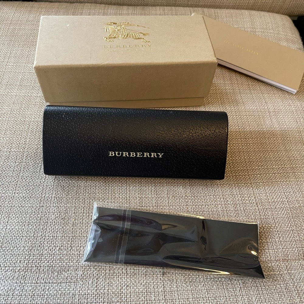 Burberry Case, Cloth & Box